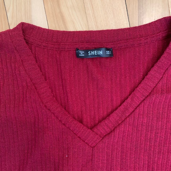 SHEIN V-Neck Rib Knit Solid Tee in Burgundy - Picture 4 of 5